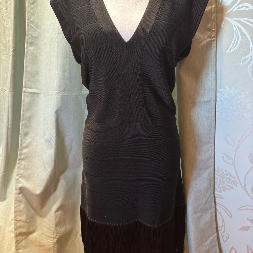 Bandage dress with bottom fringe